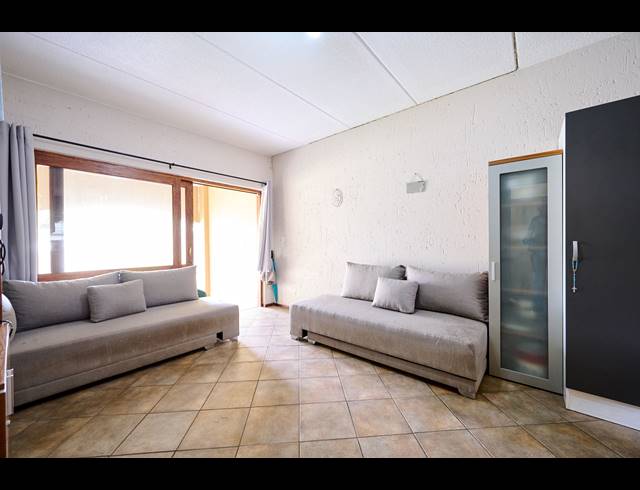 2 BEDROOM APARTMENT TO LET IN SUNNINGHILL